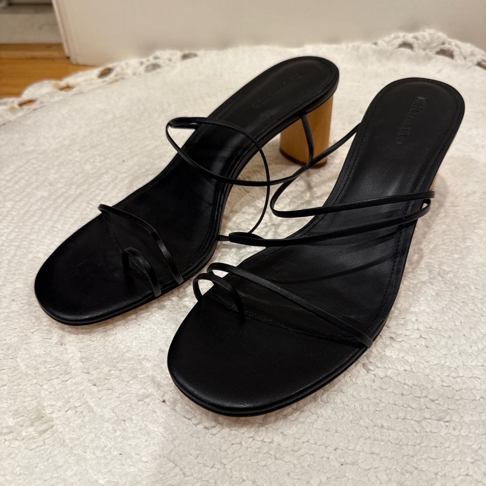 Reformation Violet Strappy Sandal – Black NWOT